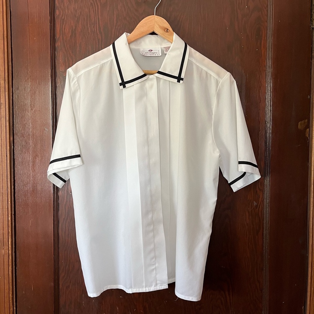 Worthington blouse w/ black detailing